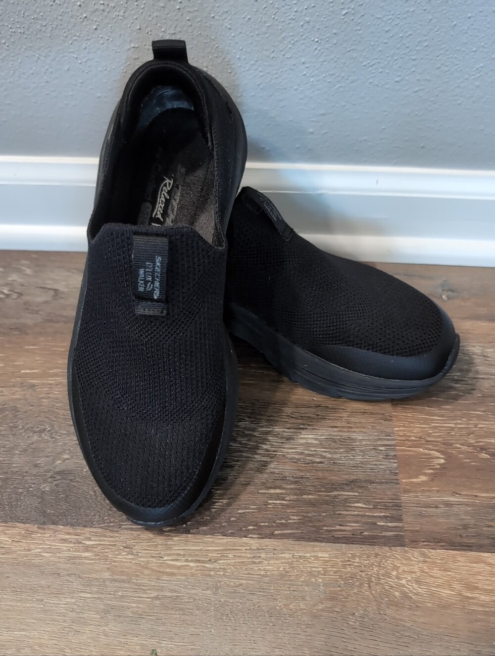 Women's Sketchers D'Lux Walker Black Relaxed, Stretch Fit Shoes Sz. 7